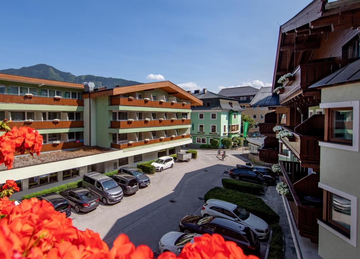 Hotel Gruener Baum Zell am See Exterior foto