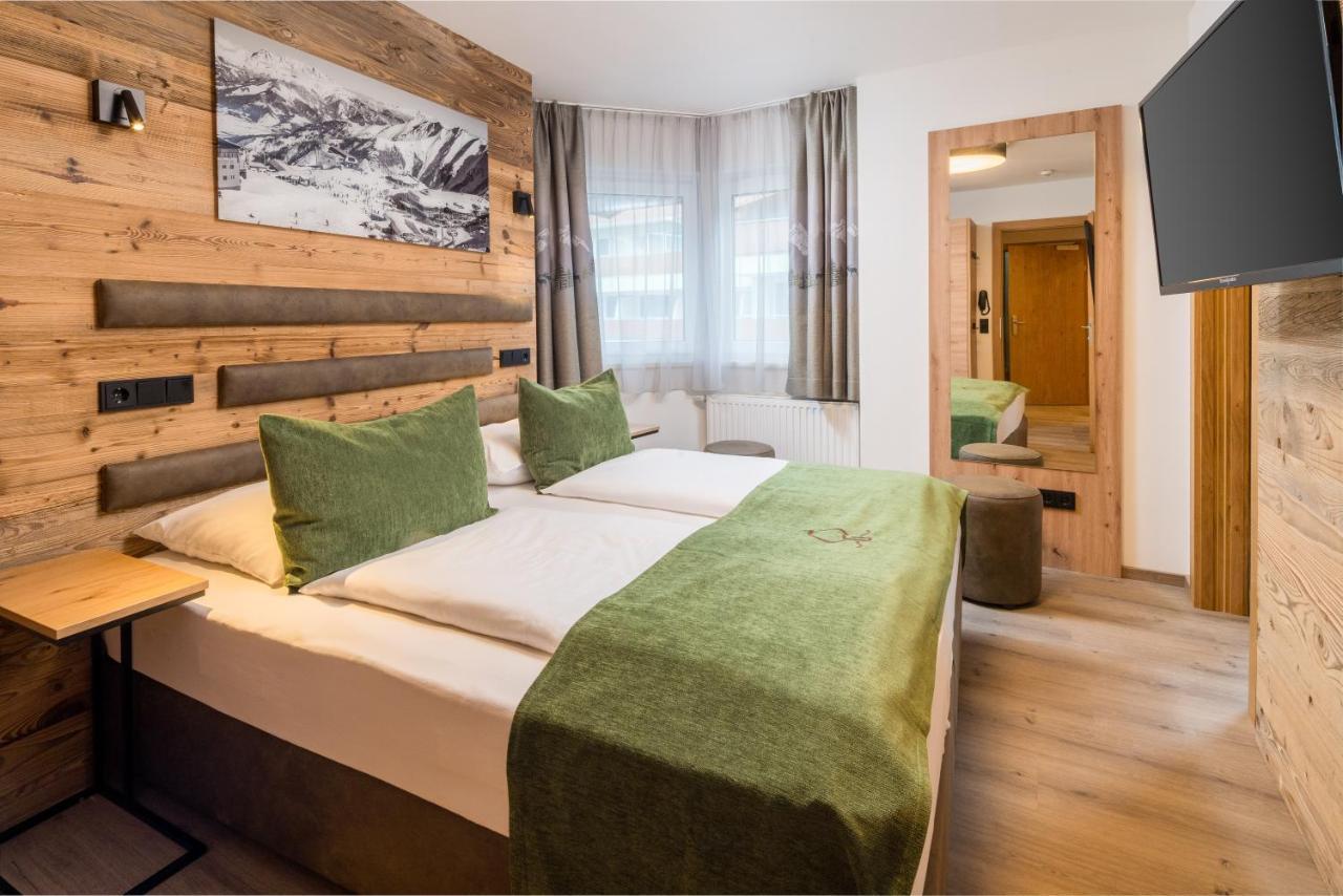 Hotel Gruener Baum Zell am See Exterior foto