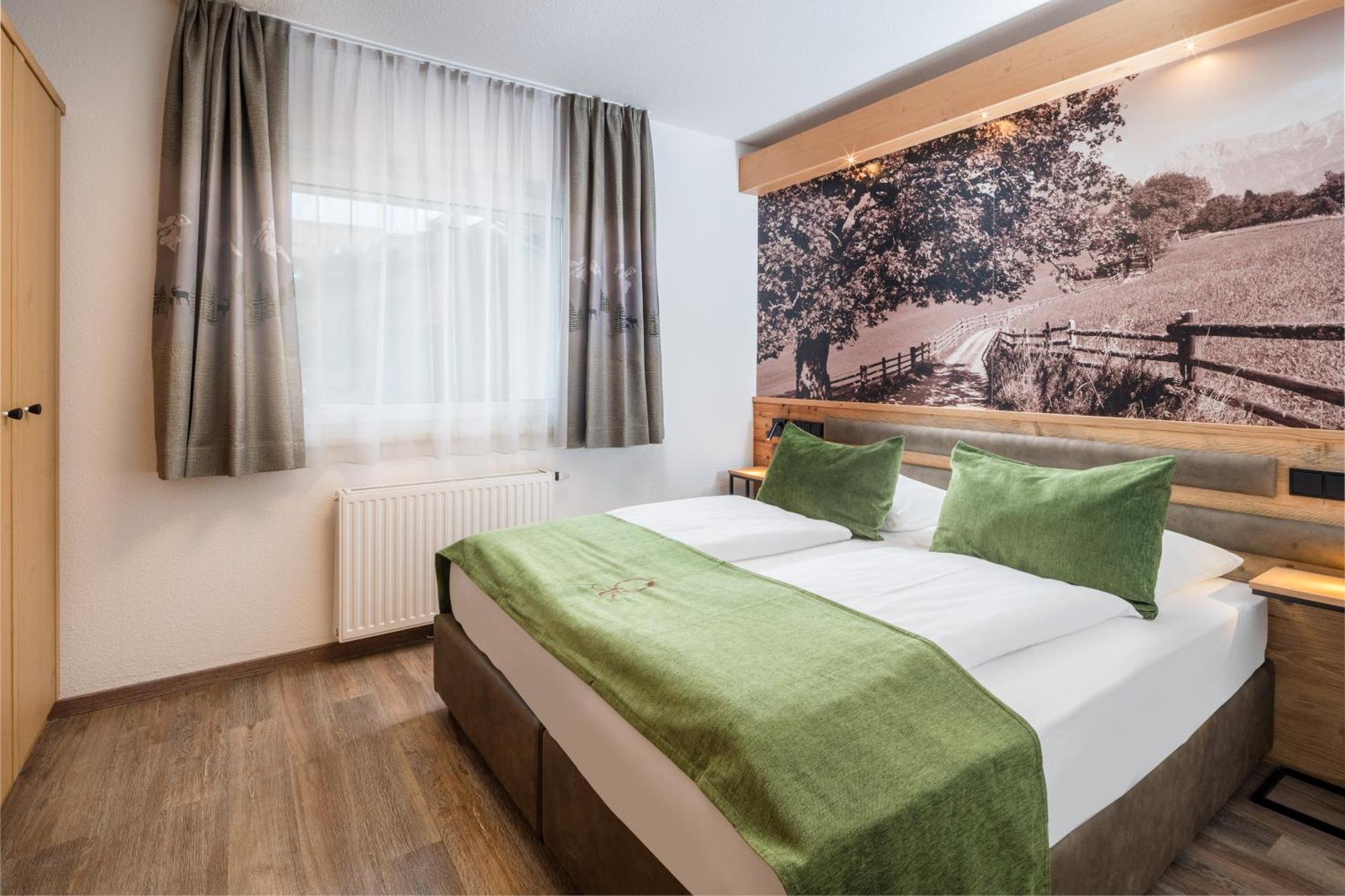 Hotel Gruener Baum Zell am See Exterior foto