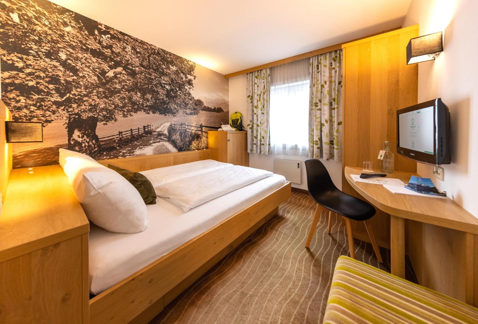 Hotel Gruener Baum Zell am See Exterior foto