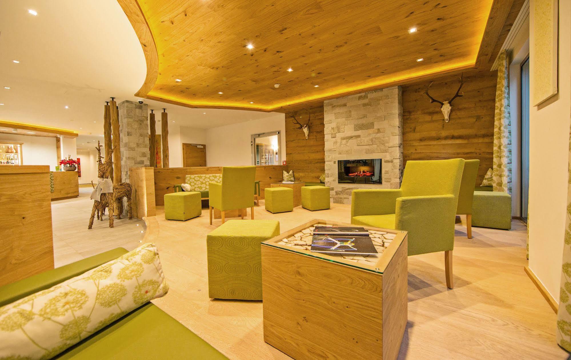 Hotel Gruener Baum Zell am See Exterior foto